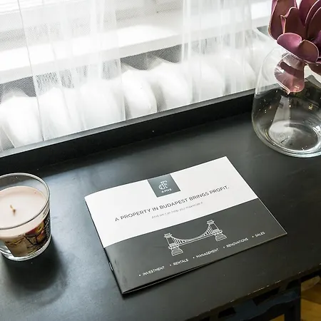 Fashion Street Luxury Apartment