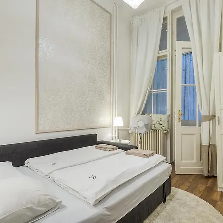 Fashion Street Luxury Apartment *